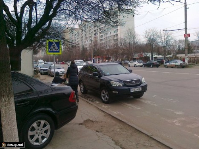 Парковка до пешеходного перехода. Парковка у пешеходного перехода. Парковка у пешеходного.