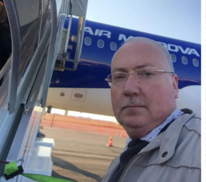 Пассажиры Air Moldova возмутились присутствию постороннего в кабине пилотов