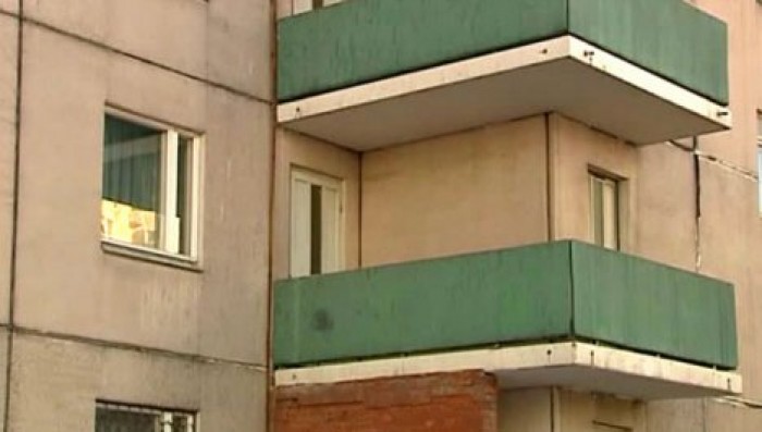 Пенсионер убил прохожую, сбросив на нее с 16 этажа 20 килограммов стали