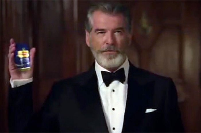 Пирса Броснана в образе агента 007 раскритиковали за рекламу индийского табака