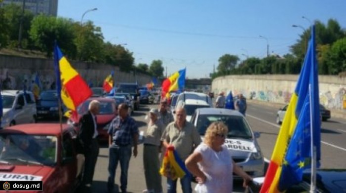 Платформа "Достоинство и правда" провела в Кишиневе автопробег протеста