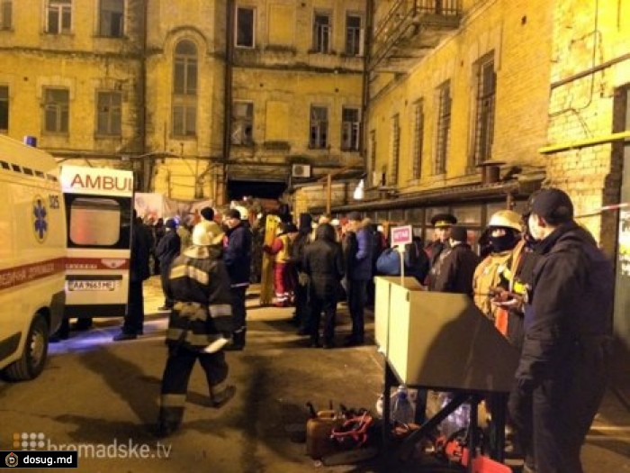 Под завалами дома в Киеве могут быть еще три человека