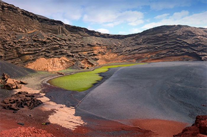 Под крупнейшим супервулканом Земли обнаружено огромное углеродное море