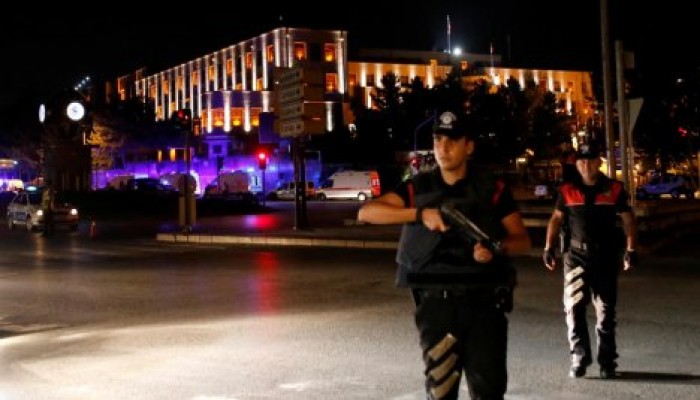 Попытка военного переворота в Турции: в Анкаре и Стамбуле раздаются стрельба и взрывы