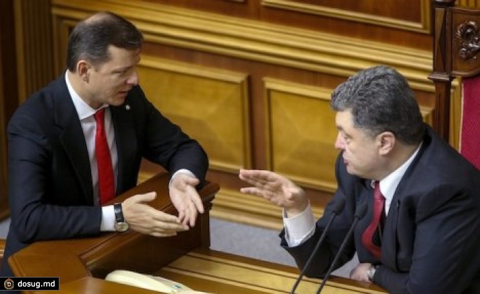 Порошенко и Ляшко "посоревновались" в умении петь гимн