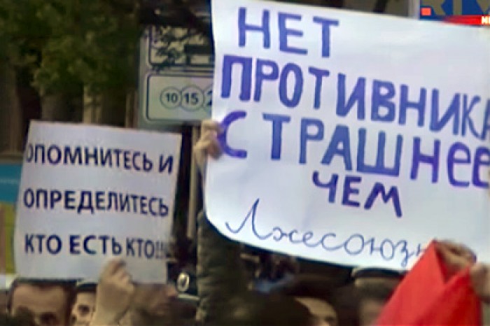 Посольство России в Армении забросали яйцами и монетами