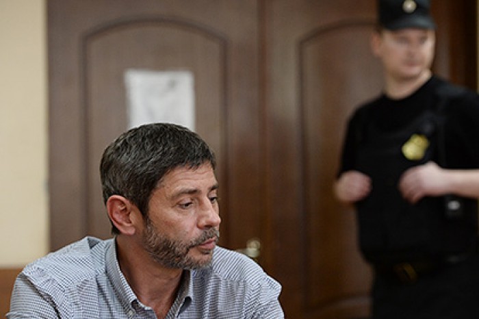 Пострадавший полицейский помирился с актером Николаевым