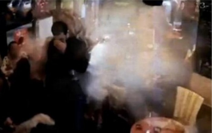 Появились кадры самоподрыва смертника в парижском кафе