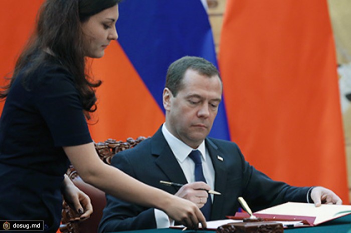 Правительство остаться. Сербия и Россия. Канцлер Аргентины. Встреча президента Аргентины 2014 аэропорт. Сын -дочь президента Аргентины.