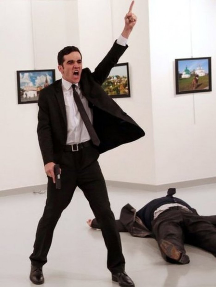 Премию World Press Photo дали за фотографию убийства российского посла в Турции
