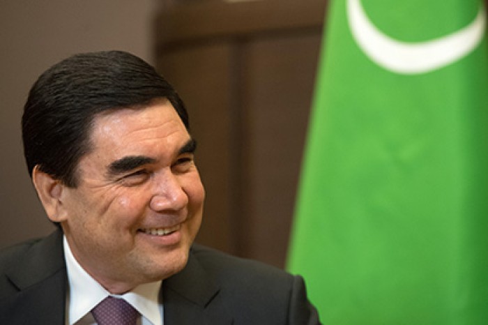Президент Туркменистана спел своим избирателям про «Счастья луч»