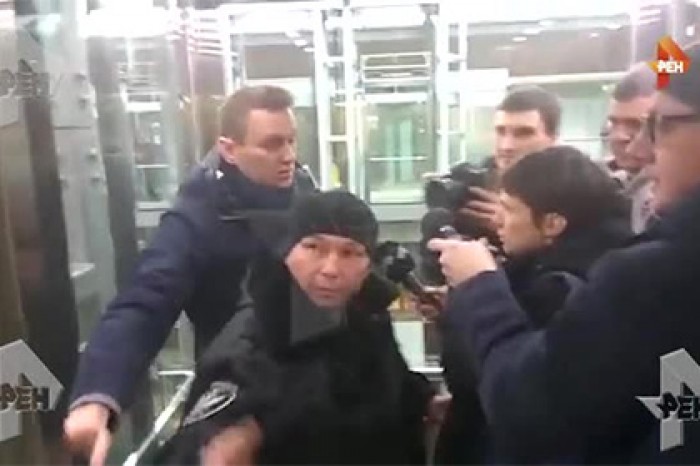 Приставы принудительно повезли Навального в Киров