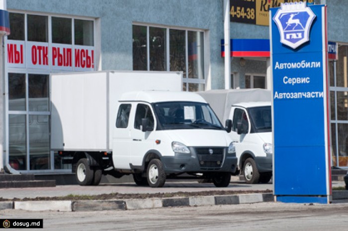 Продажи грузовиков в России упали вдвое
