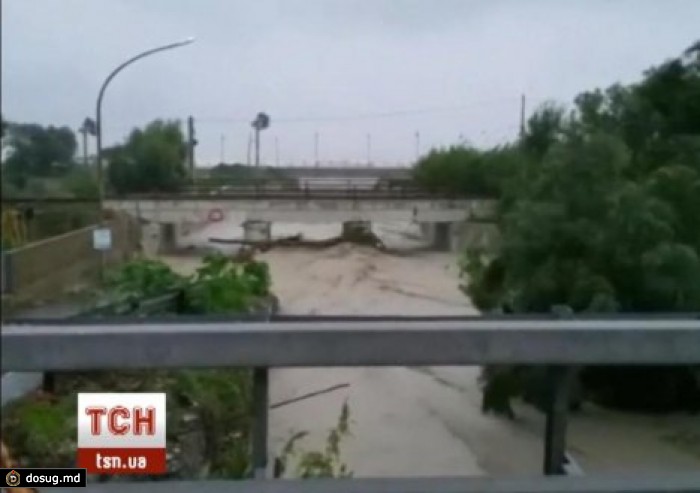 Проливные дожди разрушили дороги и мосты в Южной части Италии