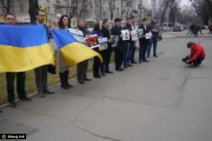Протест перед посольством России в Кишиневе