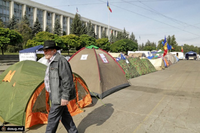 Протестующие в Кишиневе начали расширять палаточный городок