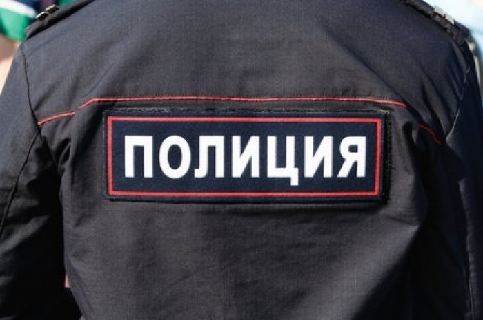 Пьяные учительница и школьный психолог напали на полицейских