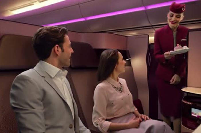 Qatar Airways представила новый бизнес-класс с золотыми креслами