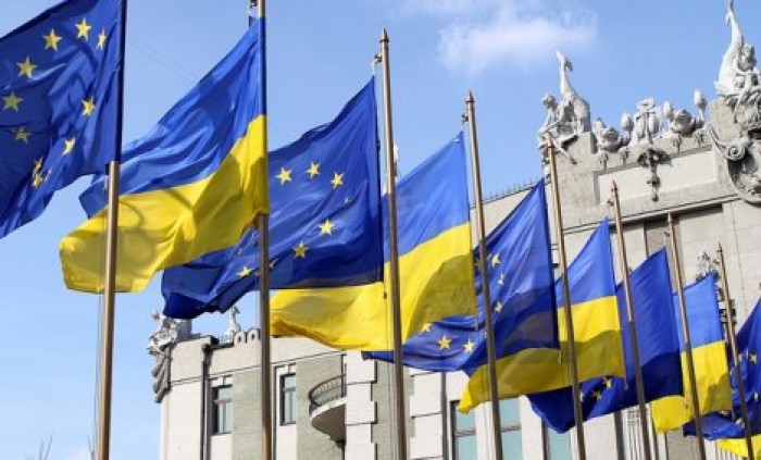 "На шаг ближе к мечте": комитет Европарламента одобрил отмену виз для Украины