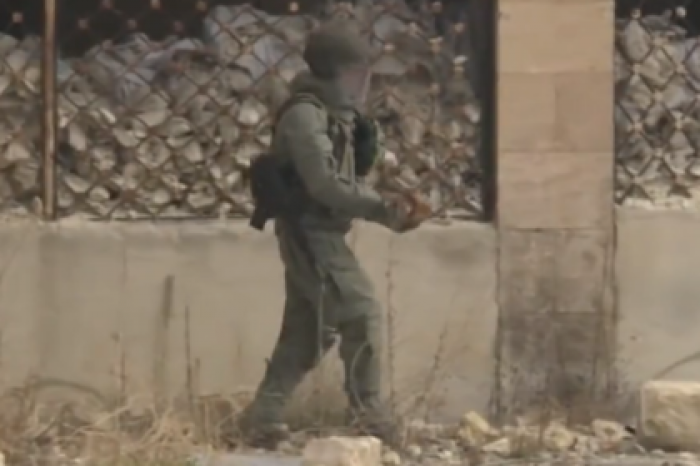 Работу российских саперов в Алеппо показали на видео