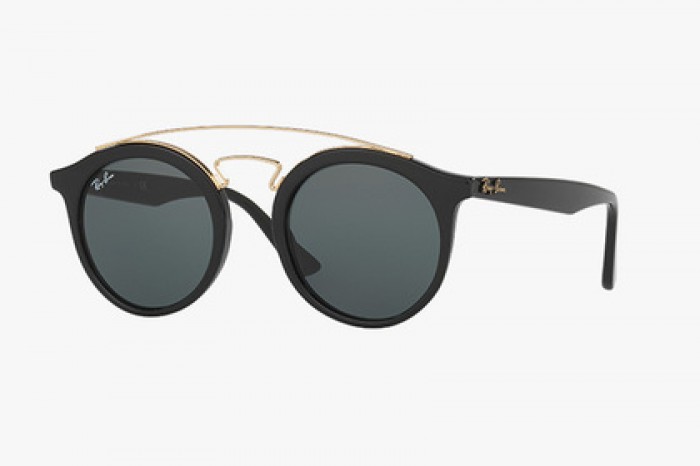 Ray-Ban возродила модные в 1990-х годах оправы Gatsby