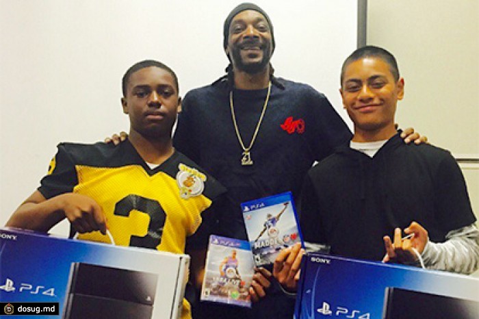 Рэперу Snoop Dogg подарили PlayStation 4