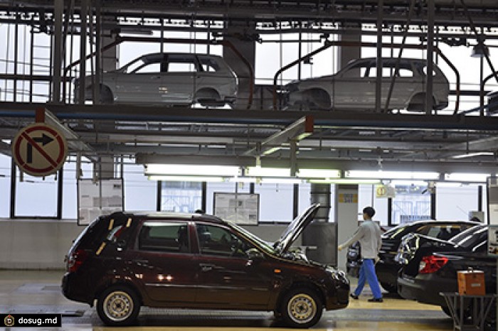 Россияне летом стали покупать больше автомобилей Lada