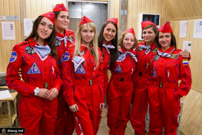 Российские женщины начали земной полет на Луну