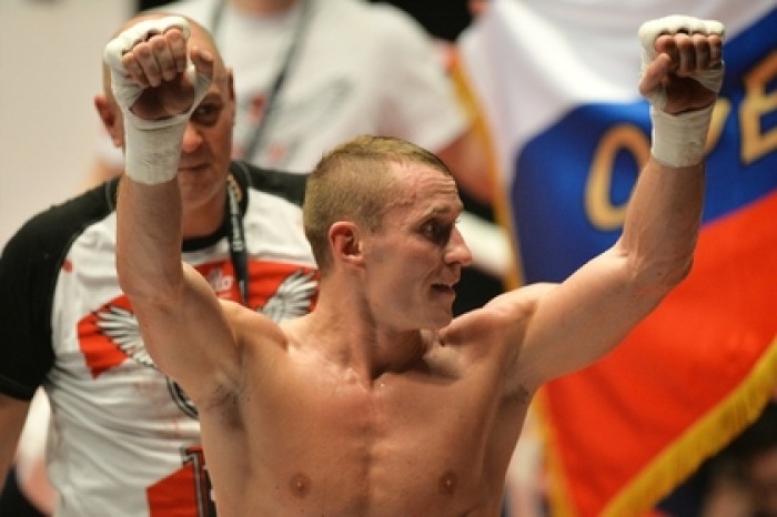 Российский боксер Трояновский защитил титулы чемпиона мира по версии IBO и IBF