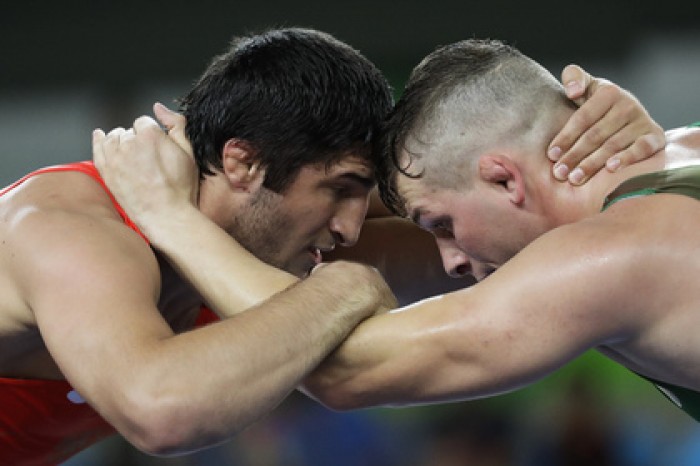 Российский борец Садулаев вышел в финал ОИ и гарантировал себе серебряную медаль