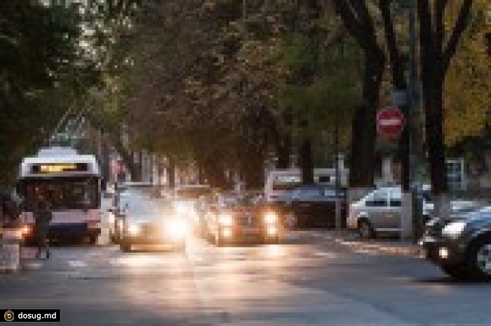 С 1 ноября водители обязаны включать фары и в дневное время суток