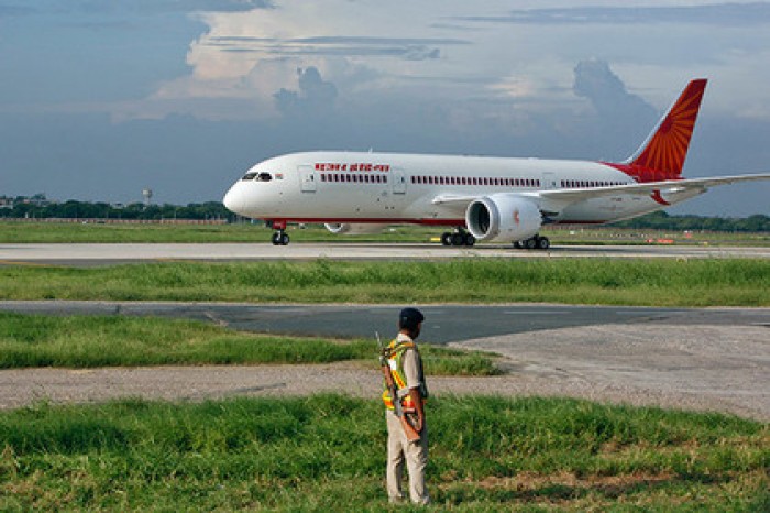 Самолет Air India задержали на два часа из-за обиженного сотрудника