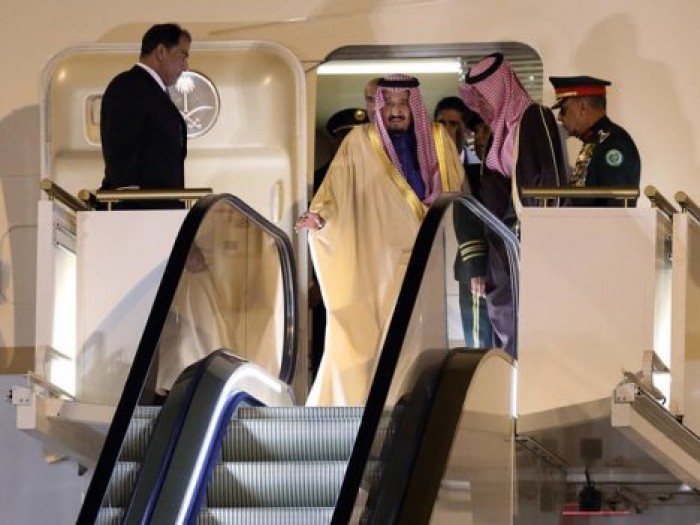 Саудовский король Салман прибыл в Токио на 10 самолетах