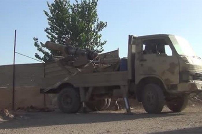 Сирийские боевики разместили видео со стрельбой из старинной пушки