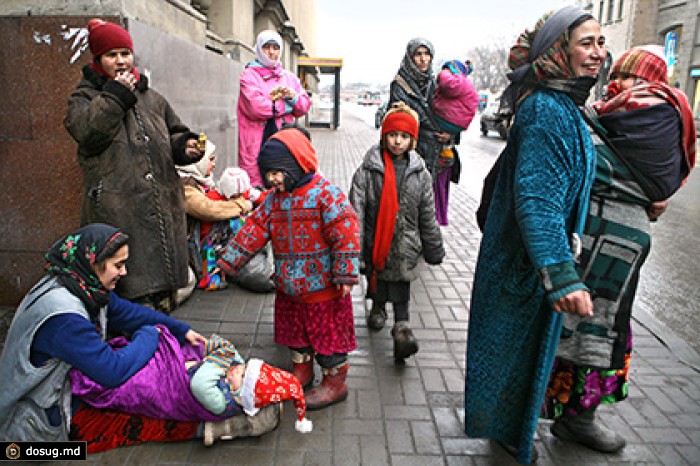 Таджикский петербург. Цыганка с ребенком. Цыгане дети. Цыганские дети попрошайки. Цыгане люли.