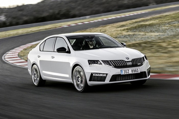 Skoda объявила российские цены на новые Octavia