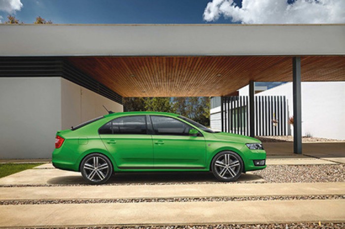 Skoda перекрасила лифтбэк Rapid в экспрессивные цвета