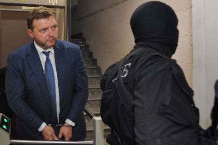 СК предъявил Белых обвинение в получении взятки