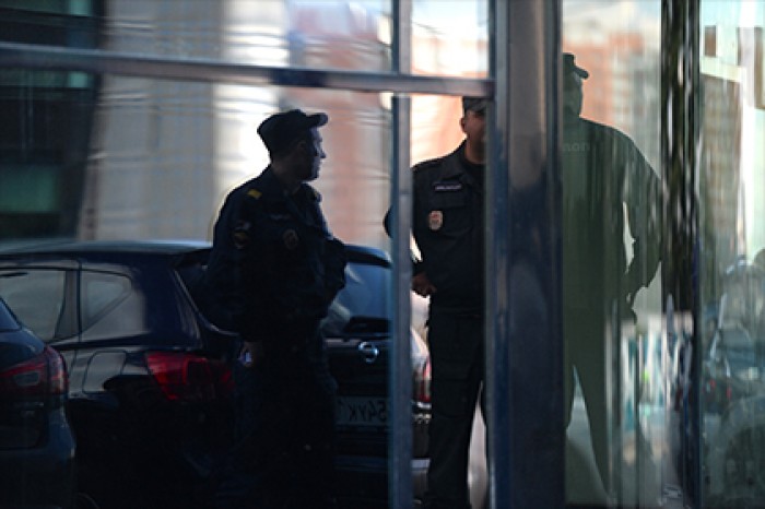 СКР обвинил сотрудника Крымской таможни в получении взятки