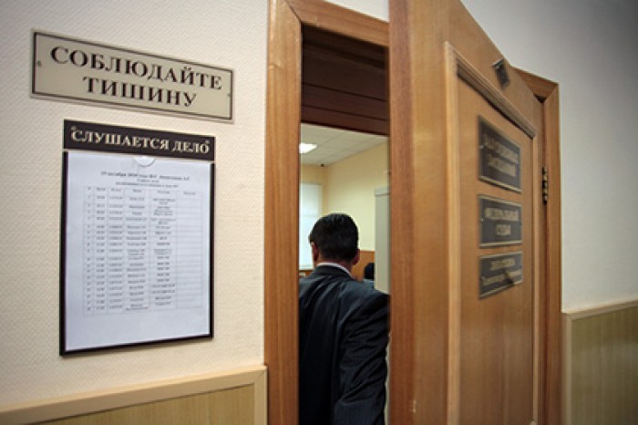 Следователя из Таганрога осудили за полученный в подарок сотовый телефон