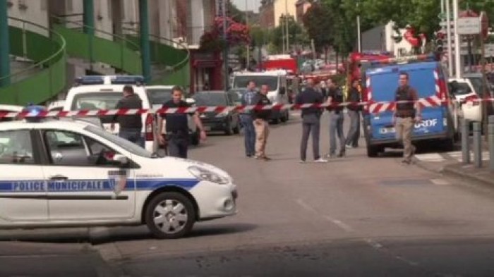 СМИ: двое мужчин взяли заложников в церкви во Франции