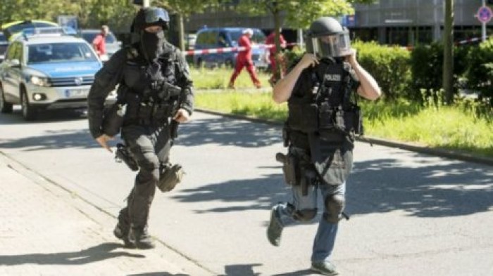 СМИ: напавший на кинотеатр в Германии убит