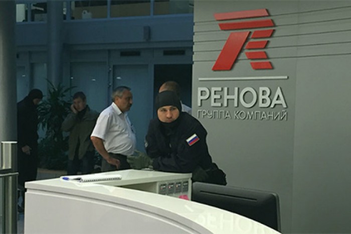 СМИ сообщили об обысках ФСБ в офисах «Реновы» и «Т Плюс»