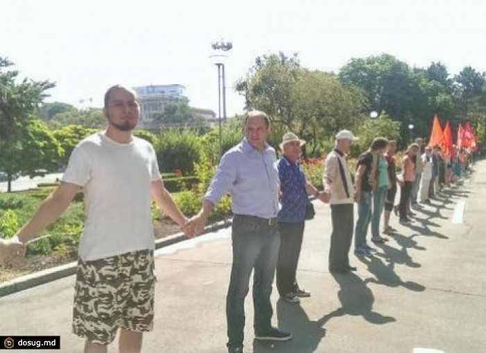 Социалисты взяли в кольцо здание Правительства Молдовы