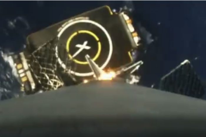 SpaceX показала видео приземления ступени Falcon 9