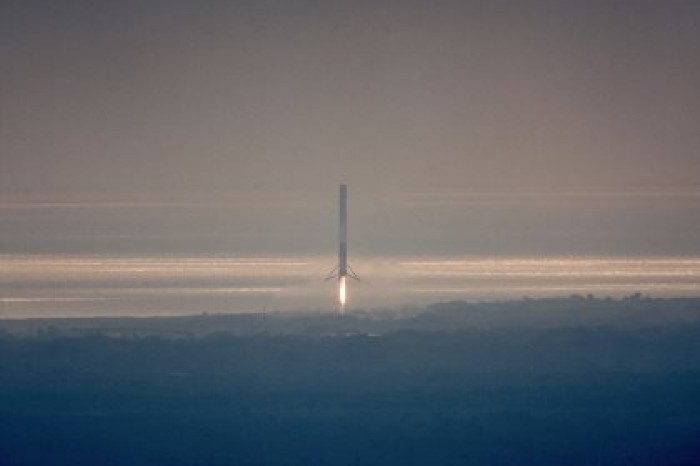 SpaceX отправила корабль Dragon к МКС