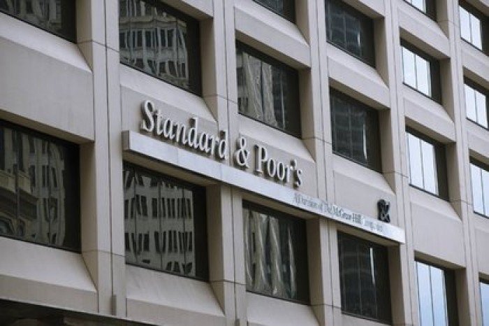 S&P улучшило прогнозы по рейтингам 13 российских компаний