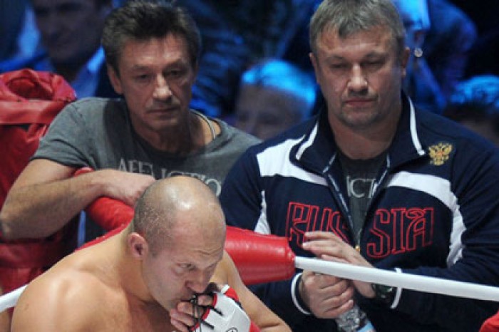 Стала известна причина госпитализации тренера Емельяненко