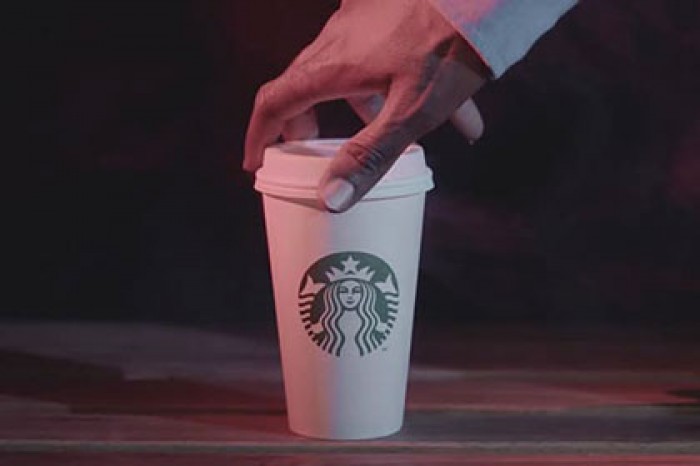 Starbucks обвинили в коверкании имен посетителей ради вирусной популярности