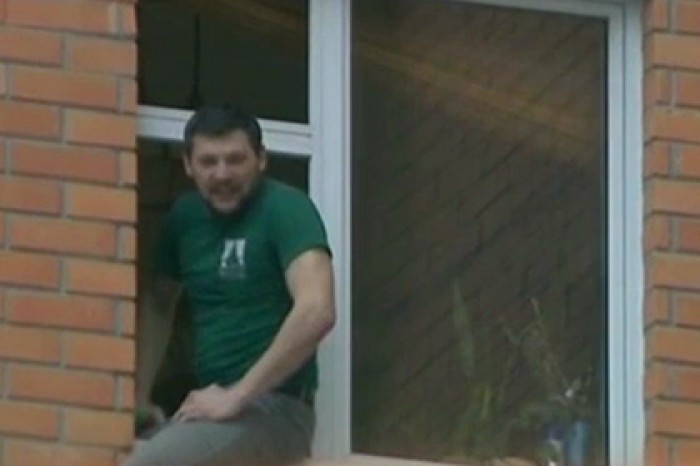 Суд арестовал на два месяца взявшего в заложники свою семью москвича